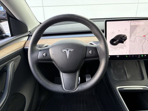 Used 2023 Tesla Model Y Performance image 15