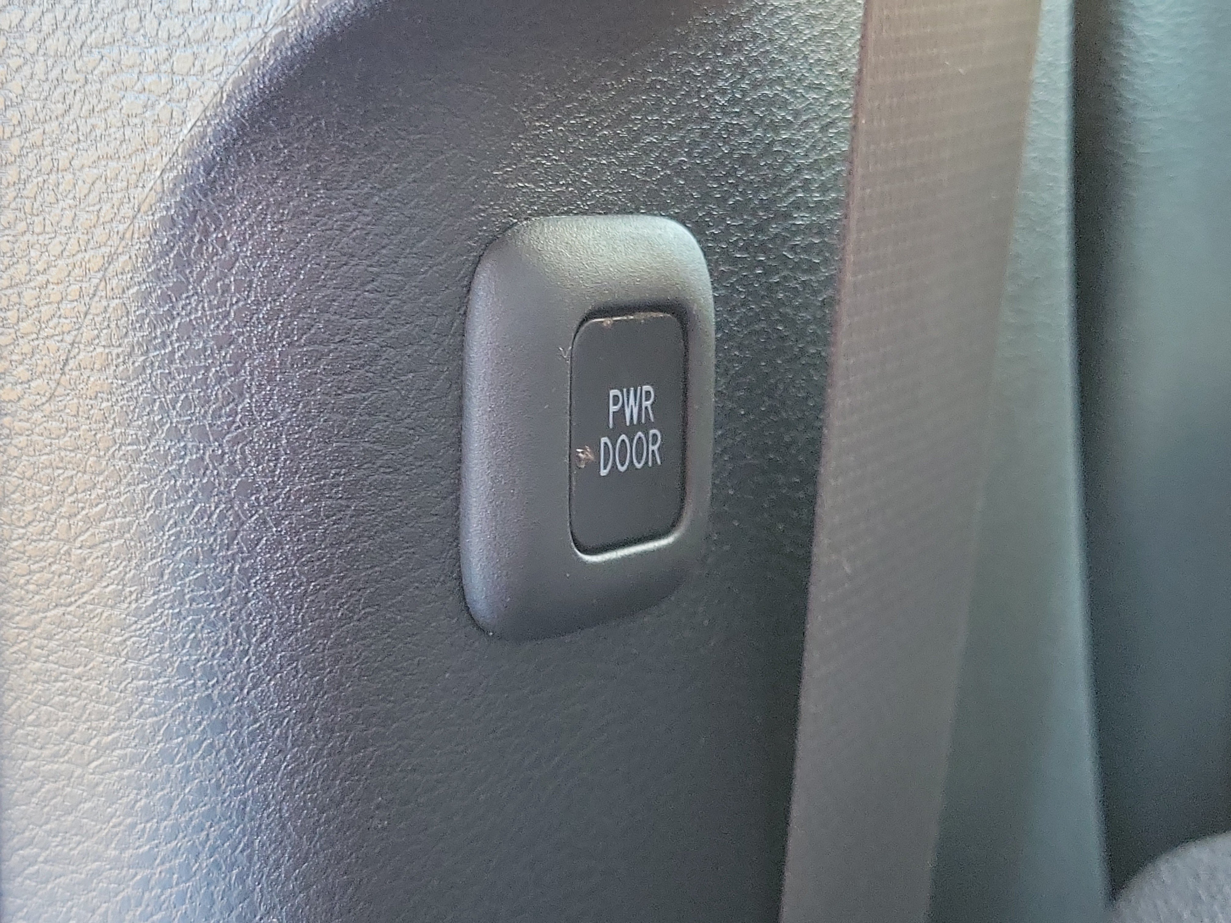 Used 2025 Toyota Sienna XLE w/ XLE Plus Package FWD image 15