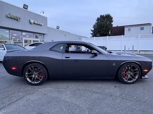 Used 2022 Dodge Challenger R/T Scat Pack w/ Dynamics Package image 9