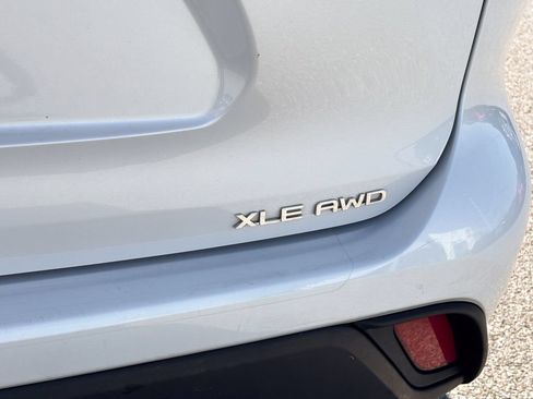 Used 2022 Toyota Highlander XLE AWD/4WD image 15