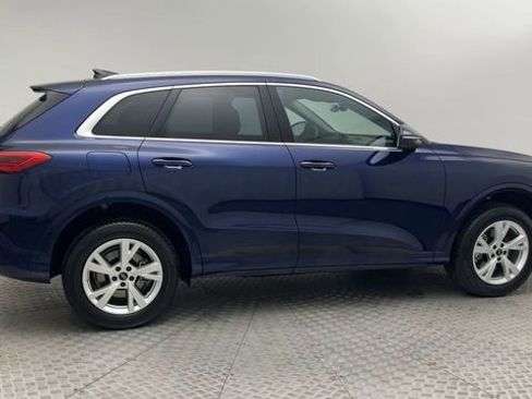 Used 2025 Audi Q5 Premium w/ Convenience Package image 9