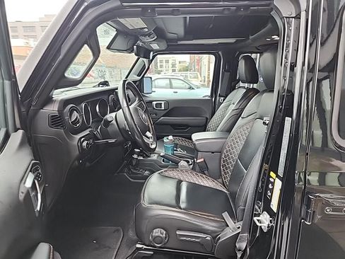 Used 2022 Jeep Wrangler Unlimited Sahara image 12