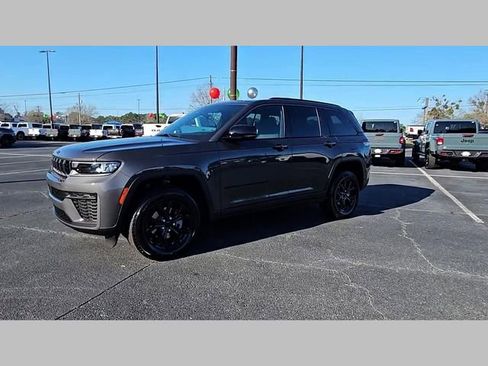 New 2026 Jeep Grand Cherokee Altitude image 21