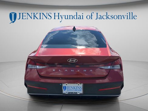 New 2025 Hyundai Elantra SE w/ Cargo Package FWD image 7