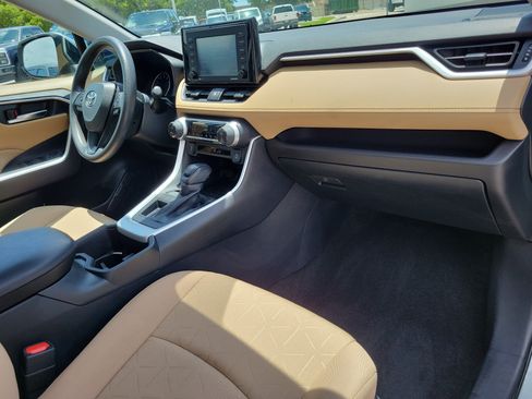 Used 2022 Toyota RAV4 XLE w/ Convenience Package FWD image 18