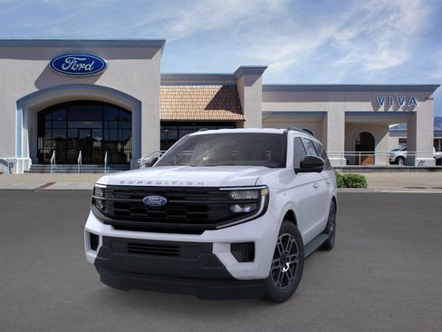 New 2026 Ford Expedition Active image 2