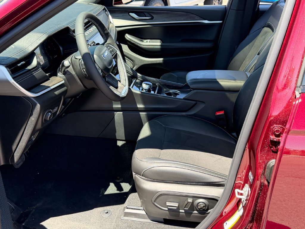 New 2026 Jeep Grand Cherokee Altitude AWD/4WD image 10