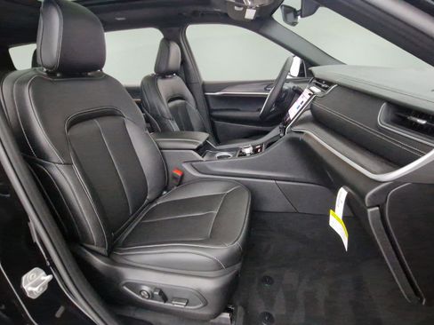 New 2025 Jeep Grand Cherokee L Limited image 29