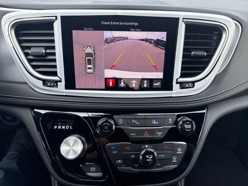 New 2026 Chrysler Pacifica Limited AWD/4WD image 18