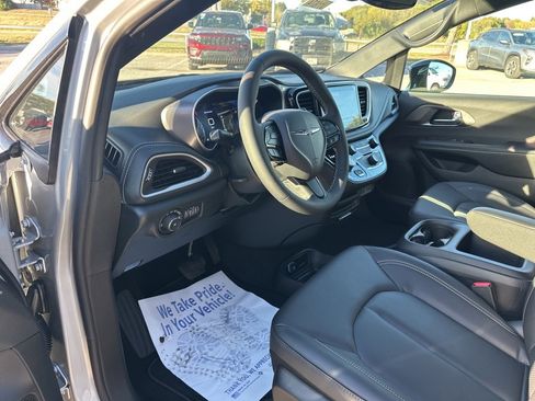 New 2026 Chrysler Pacifica Select image 61