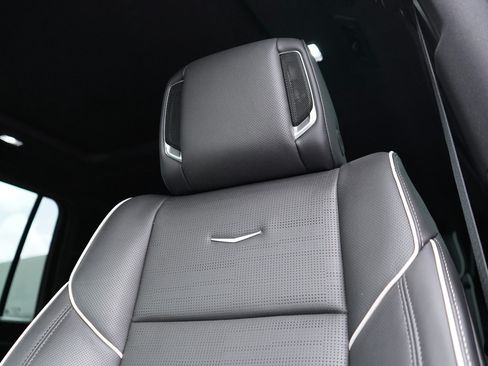 Used 2025 Cadillac Escalade ESV Premium Luxury w/ LPO, Floor Liner Package AWD/4WD image 28