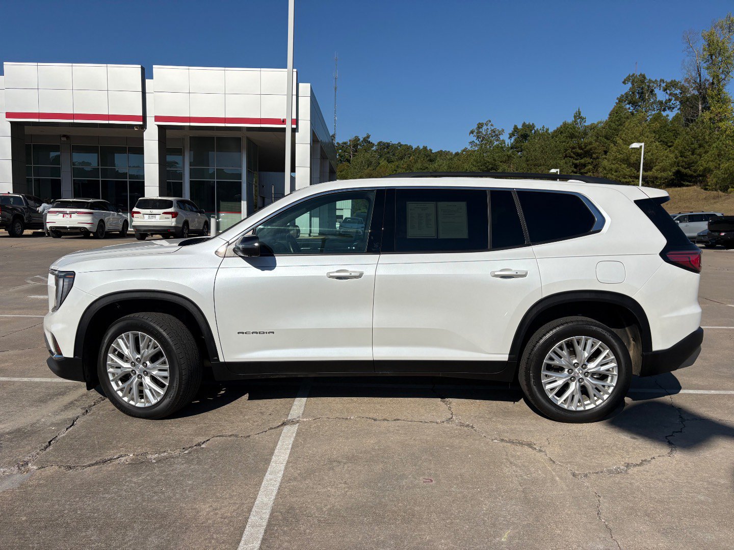 Used 2024 GMC Acadia Elevation FWD image 18