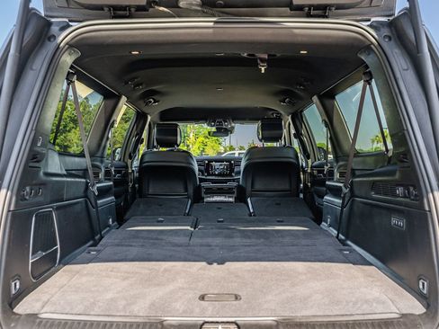 Used 2024 Jeep Wagoneer L Series II w/ Flexible Seating Group RWD image 18