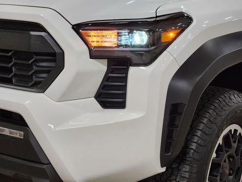 Used 2024 Toyota Tacoma TRD Off-Road image 15