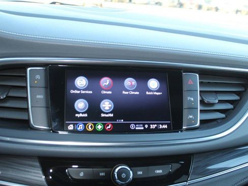 Used 2023 Buick Enclave Essence image 36