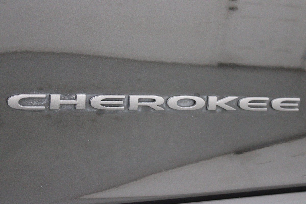 Used 2015 Jeep Cherokee Trailhawk AWD/4WD image 31