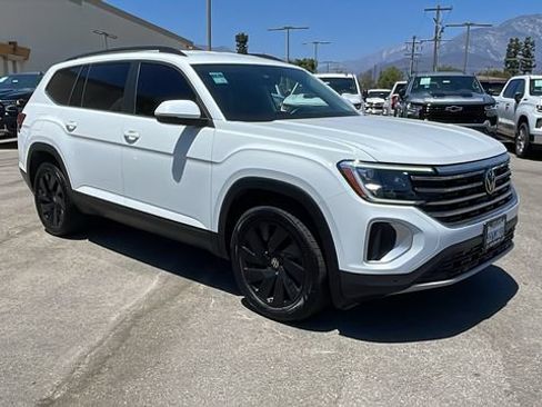 Used 2024 Volkswagen Atlas SE w/ Black Wheel Package FWD image 29