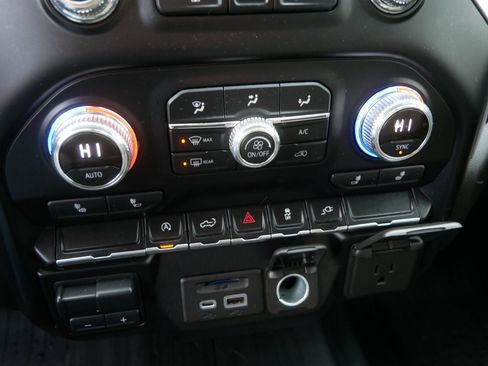 Used 2021 GMC Sierra 1500 SLE w/ Preferred Package image 32