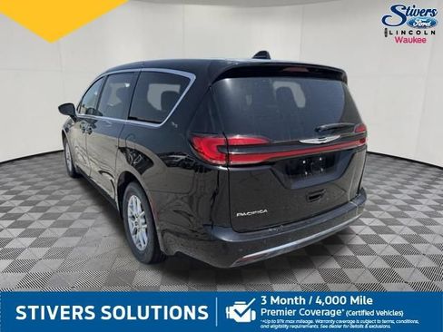 Used 2025 Chrysler Pacifica Select FWD image 10