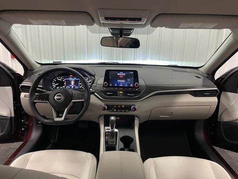 Used 2025 Nissan Altima 2.5 SV FWD image 27