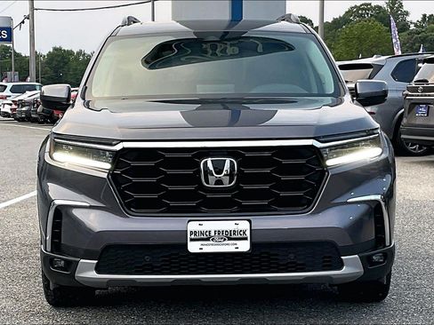 Used 2025 Honda Pilot Touring image 2