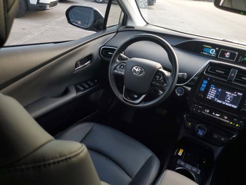 Used 2019 Toyota Prius XLE w/ Phone Cable & Charge Package image 19