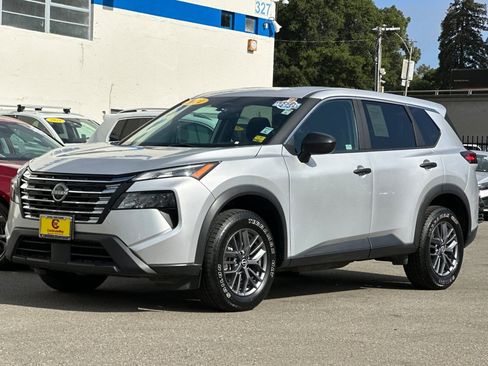 Used 2024 Nissan Rogue S AWD/4WD image 9