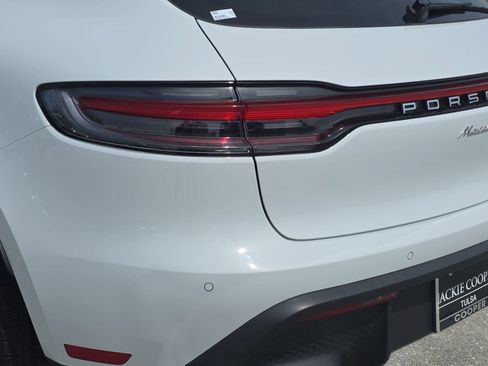 Used 2025 Porsche Macan AWD/4WD image 33