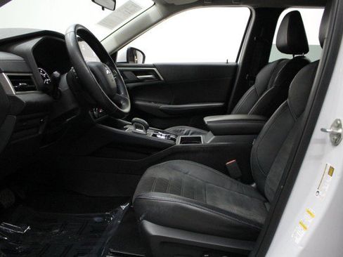 Used 2022 Mitsubishi Outlander SE image 7