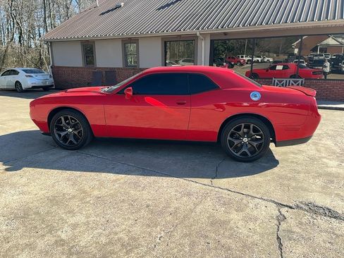 Used 2018 Dodge Challenger SXT Plus image 8