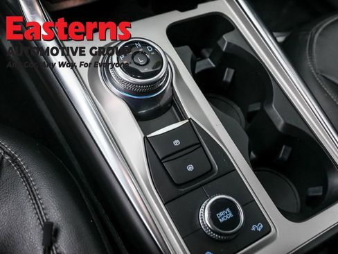 Used 2022 Ford Explorer Limited w/ Equipment Group 301A AWD/4WD image 13