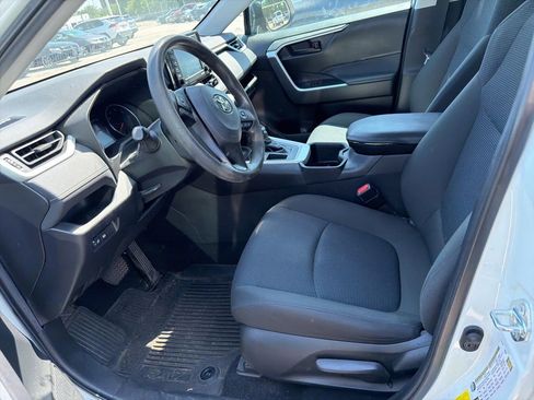 Used 2022 Toyota RAV4 LE FWD image 10