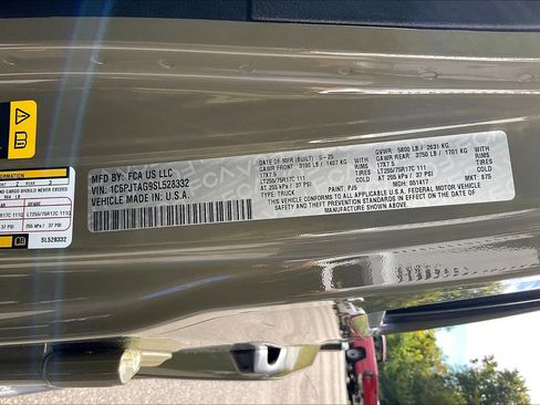 Certified 2025 Jeep Gladiator Sport image 28