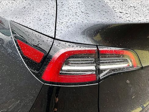 Used 2024 Tesla Model Y Long Range AWD/4WD image 27