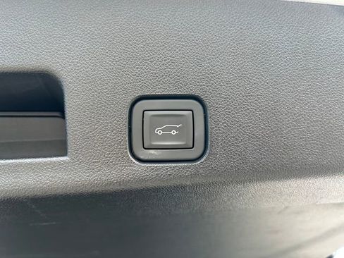 Used 2025 Chevrolet Traverse LT w/ Driver Confidence Package image 19