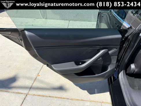 Used 2019 Tesla Model 3 Standard Range image 14