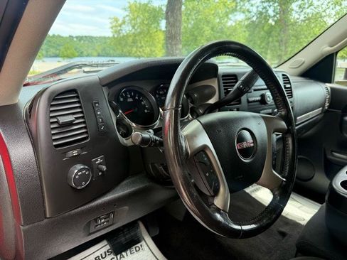Used 2011 GMC Sierra 2500 SLE w/ SLE Preferred Package AWD/4WD image 17