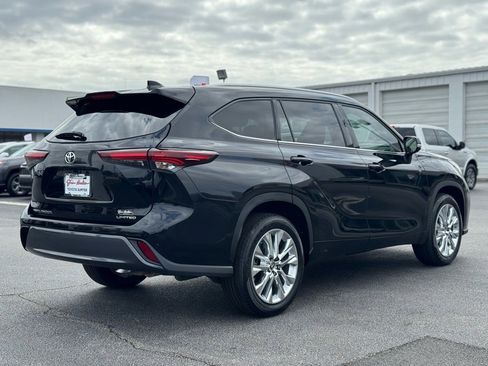 Used 2024 Toyota Highlander Limited image 14