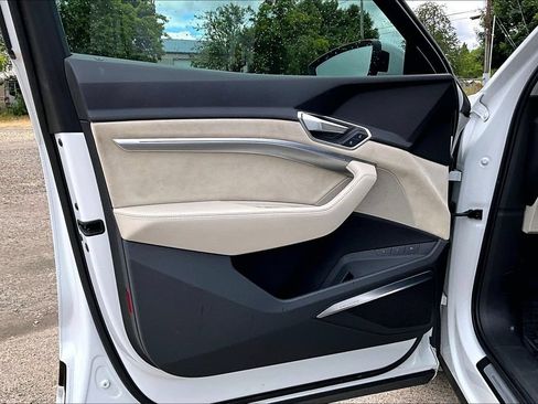 Used 2019 Audi e-tron Prestige AWD/4WD image 22