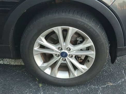 Used 2018 Ford Escape SE w/ SE Sync 3 Package AWD/4WD image 4