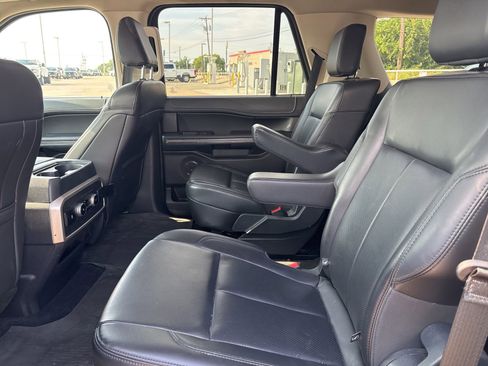 Used 2024 Ford Expedition XLT RWD image 9