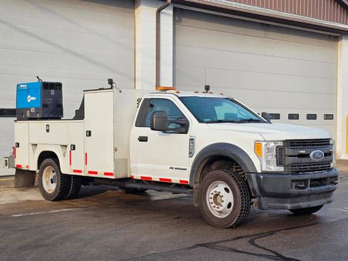 Used 2017 Ford F550 4x4 Regular Cab Super Duty image 2