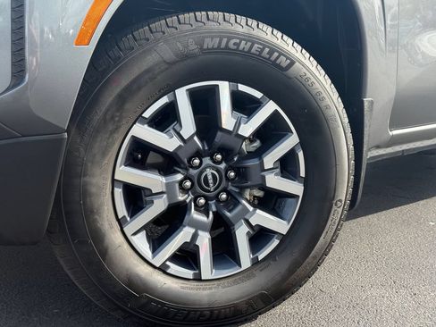 Used 2024 Nissan Frontier SL w/ Technology Package RWD image 3