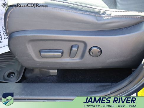 Used 2019 Toyota Highlander Plus AWD/4WD image 24