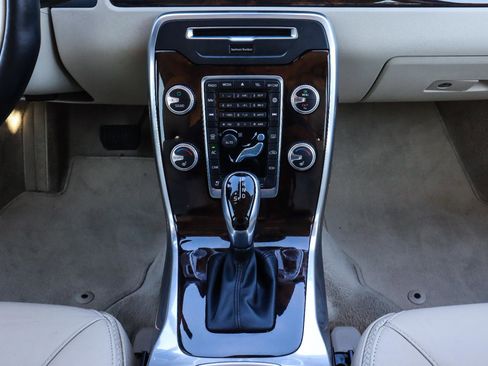 Used 2016 Volvo XC70 T5 Platinum w/ Protection Package image 29