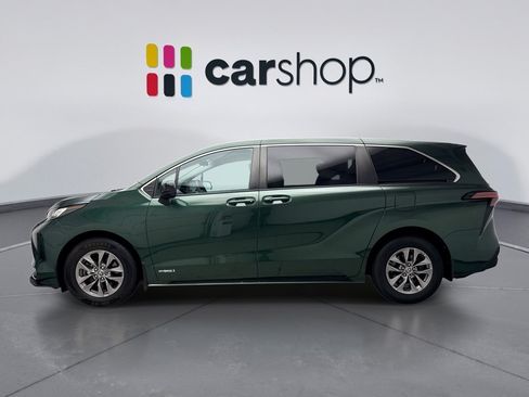 Used 2021 Toyota Sienna LE FWD image 2