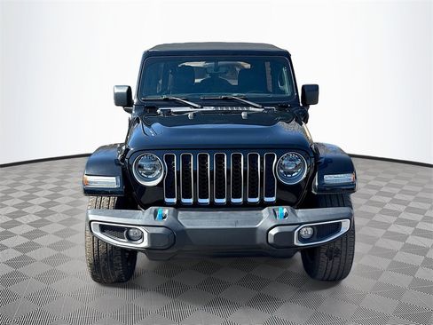 Used 2022 Jeep Wrangler Unlimited Sahara image 2