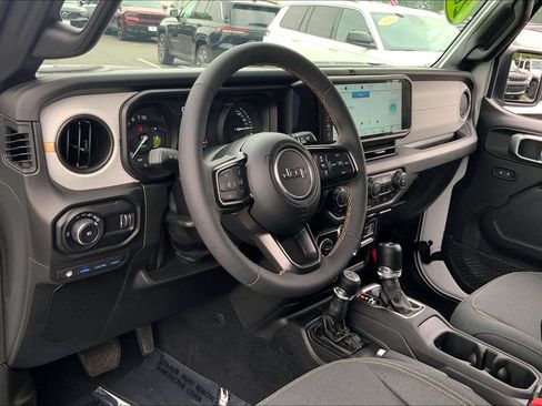Used 2024 Jeep Wrangler Unlimited w/ Convenience Group AWD/4WD image 13