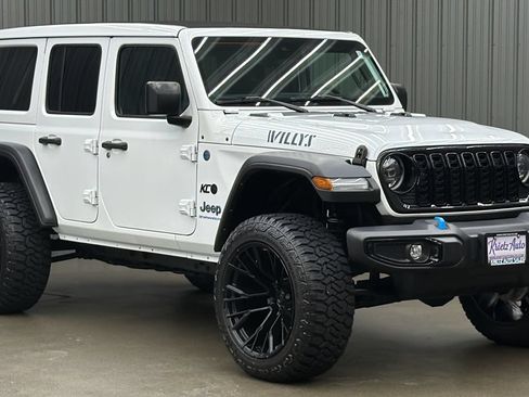 Used 2024 Jeep Wrangler Unlimited AWD/4WD image 7