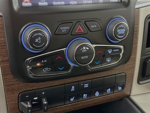 Used 2017 RAM 1500 Laramie w/ Convenience Group image 16